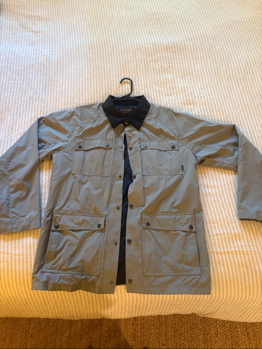 Burton Men's Light Gray Jacket with Black Collar